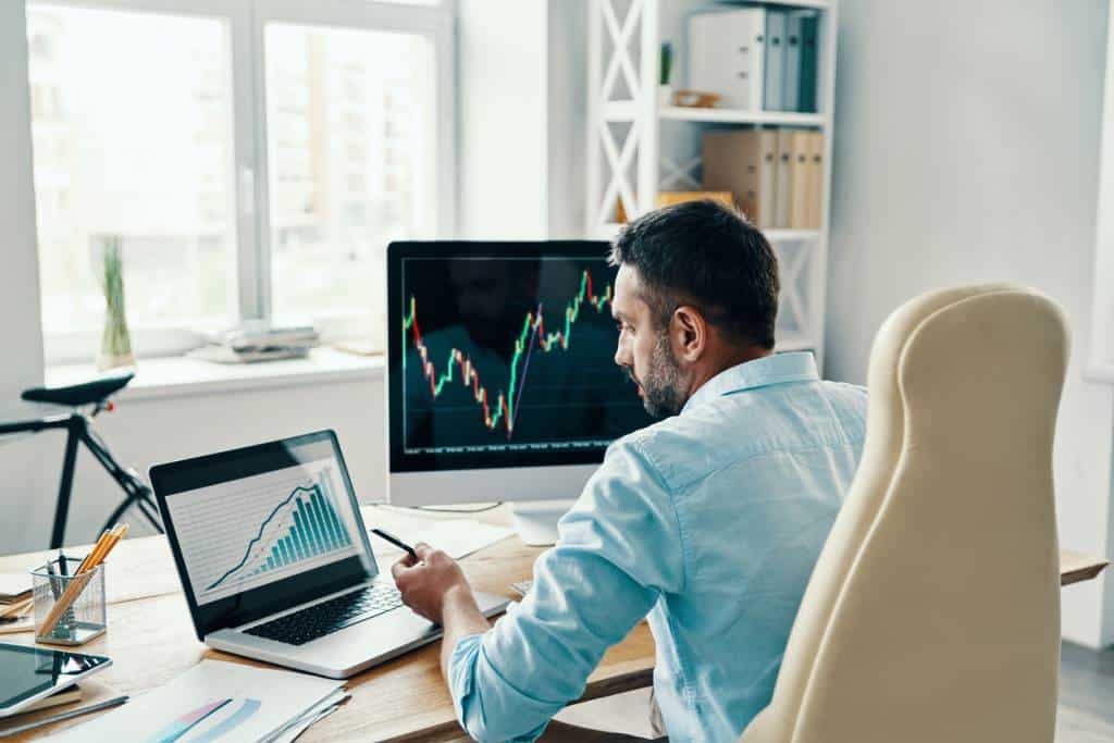 bourse investir choisir actions visualiser gains calculateur simulateur suivi dividende reporting boursier gagner argent intérêts