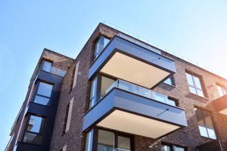 Pourquoi les SCPI sont une alternative intéressante à la bourse pour les investisseurs prudents ?